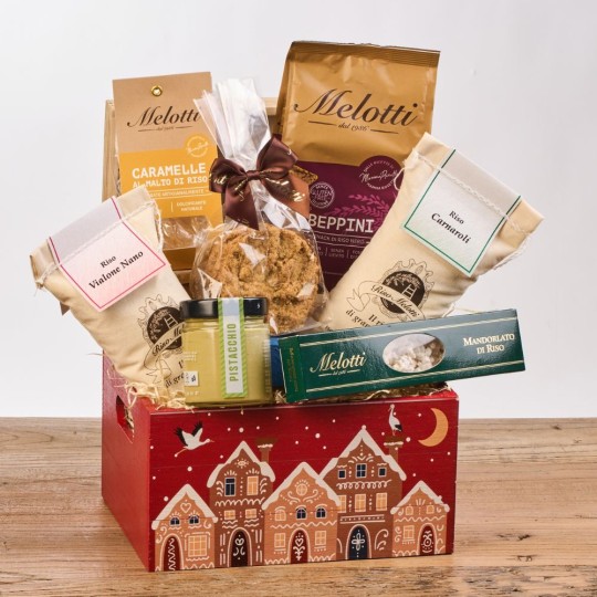Cassettina di legno contenente i tradizionali risi per risotto ed un mix di snack a base di Riso, sia dolci che salati.