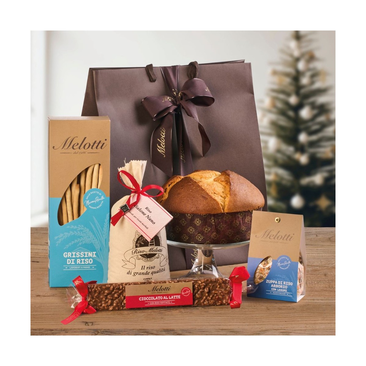 Melotti gift bag containing Vialone Nano Rice, rice snacks, and Riso Melotti Offella, a true Christmas classic.