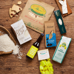Scatola Melotti contenente riso Vialone Nano essiccato al sole, riso Carnaroli e snack dolci e salati di riso, birra al riso